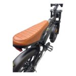 bruine zadel op de v20 pro zwart fatbike