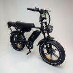 Vooraanzicht van de OUXI V8 Max fatbike