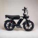 OUXI V8 Pro Max van de zijkant