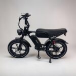 zij aanzicht van de OUXI V8 Pro Max met dubbele accu