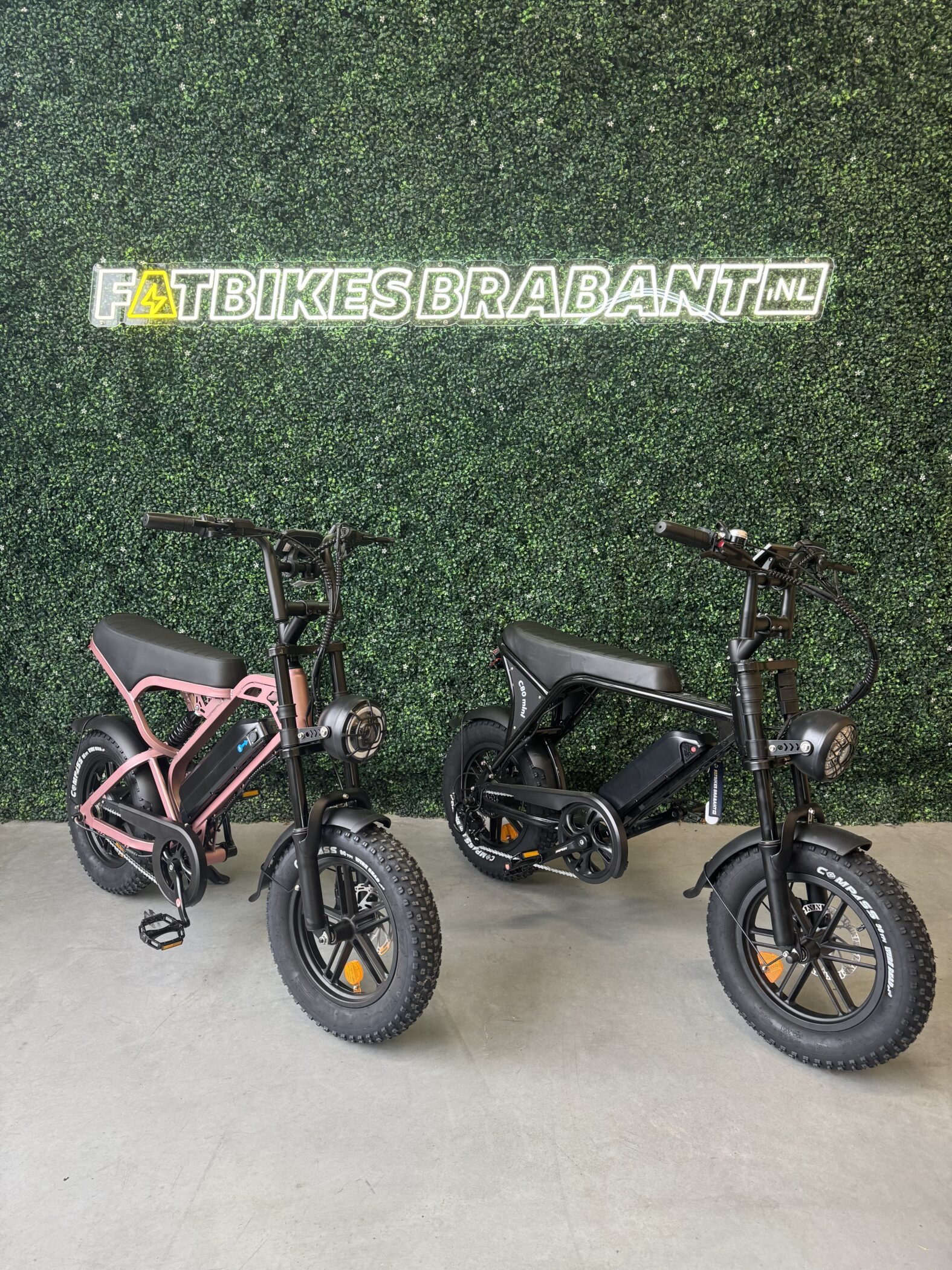 Fatbike Mini van Fatbikes Brabant met 16-inch banden, geschikt voor kleinere rijders vanaf 1,35 meter.