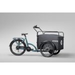 Voorkant-zijaanzicht van de eCargo 3.3 Economy in Performance Blue