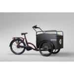 Voorkant-zijaanzicht van de Bimas eCargo 3.3 Premium Merlot Royal elektrische bakfiets