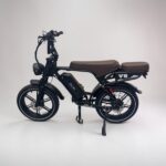 OUXI V8 Ultra bruin zadel van de zijkant