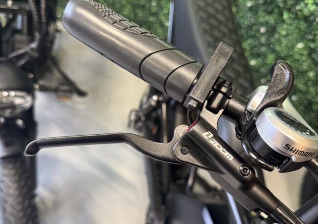 Hydraulische rem gemonteerd op fatbike met Zoom remsysteem voor krachtige en veilige remprestaties