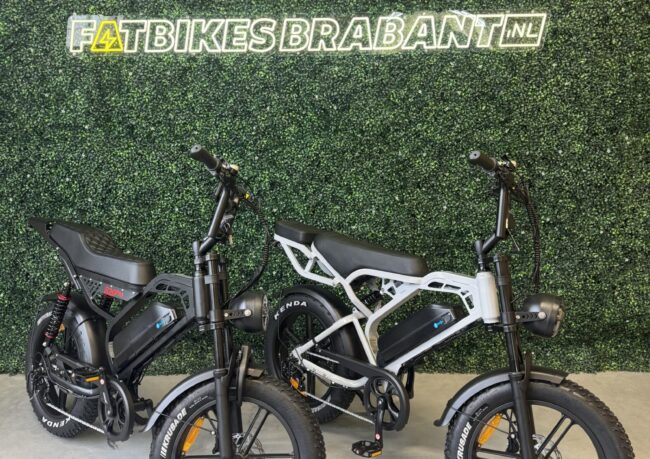 foto van de QMWHEEL V20 PRO en QMWHEEL S20 PRO langs elkaar