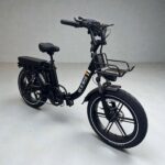 Schuin voor aanzicht van opvouwbare fatbike OUXI Q11