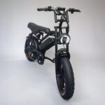 Koplamp met knipperlichtfunctie op de QMWHEEL V20 Limited