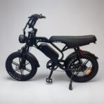 Zijaanzicht van de QMWHEEL V20 Limited fatbike in zwart